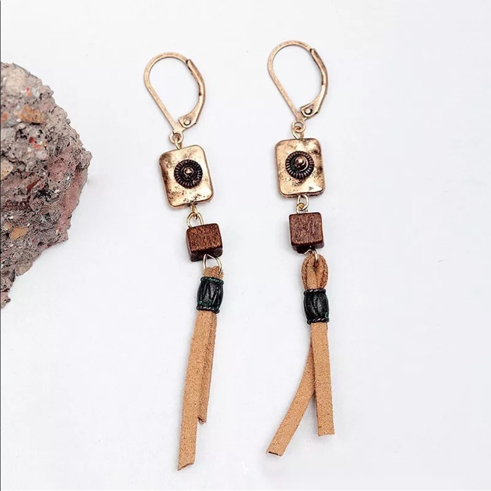 NWT Beautiful & Unique Bohemian Style Earrings